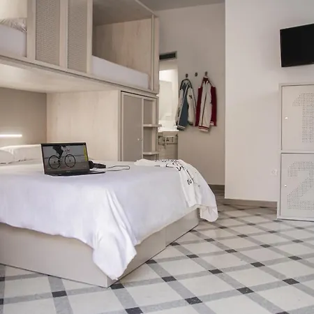 Room00 Salvador Хостел *