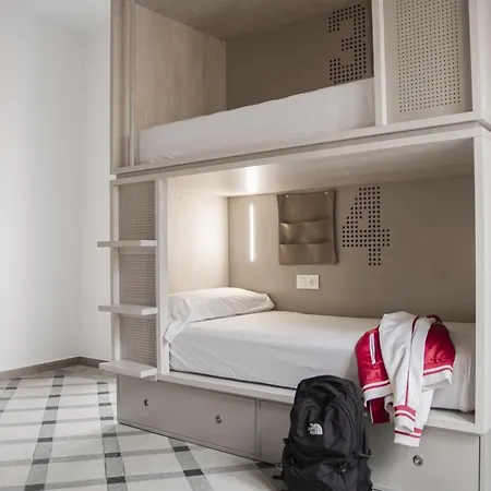Room00 Salvador Севилья
